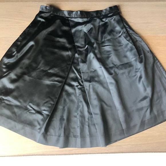 New NWOT 100% silk black skirt lined size medium unique classy chic boutique - Picture 5 of 6